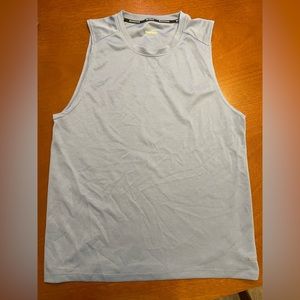 Skora sleeveless running shirt men’s medium. Light purple.